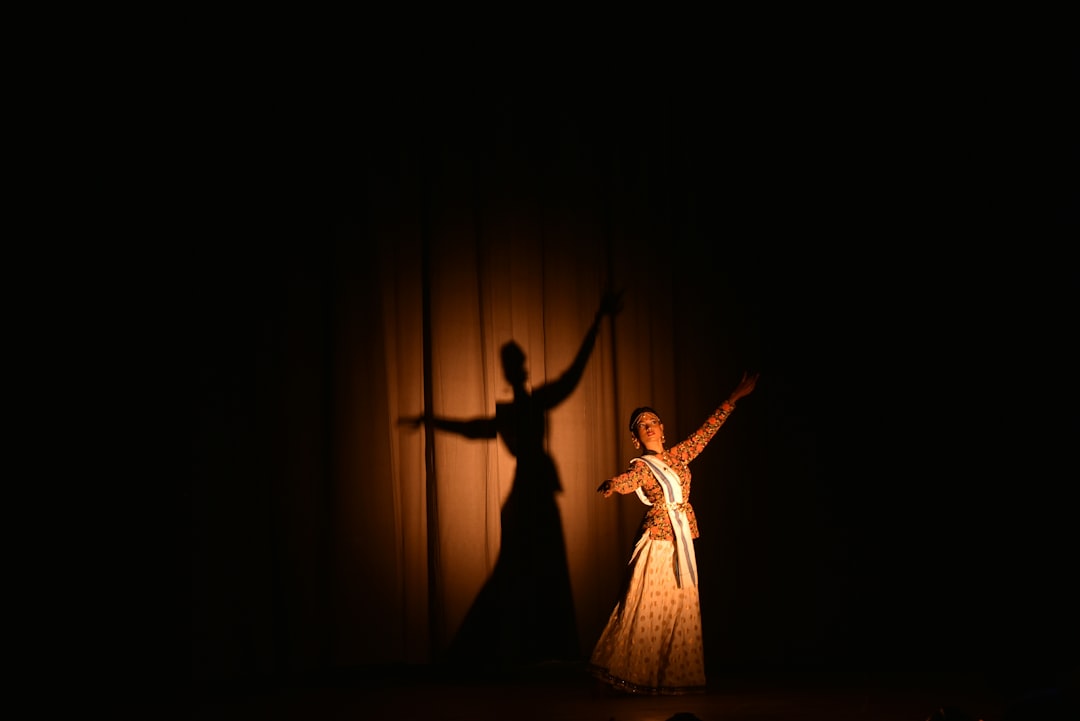 woman-in-white-dress-dancing-on-stage-bw-vrgof5ei